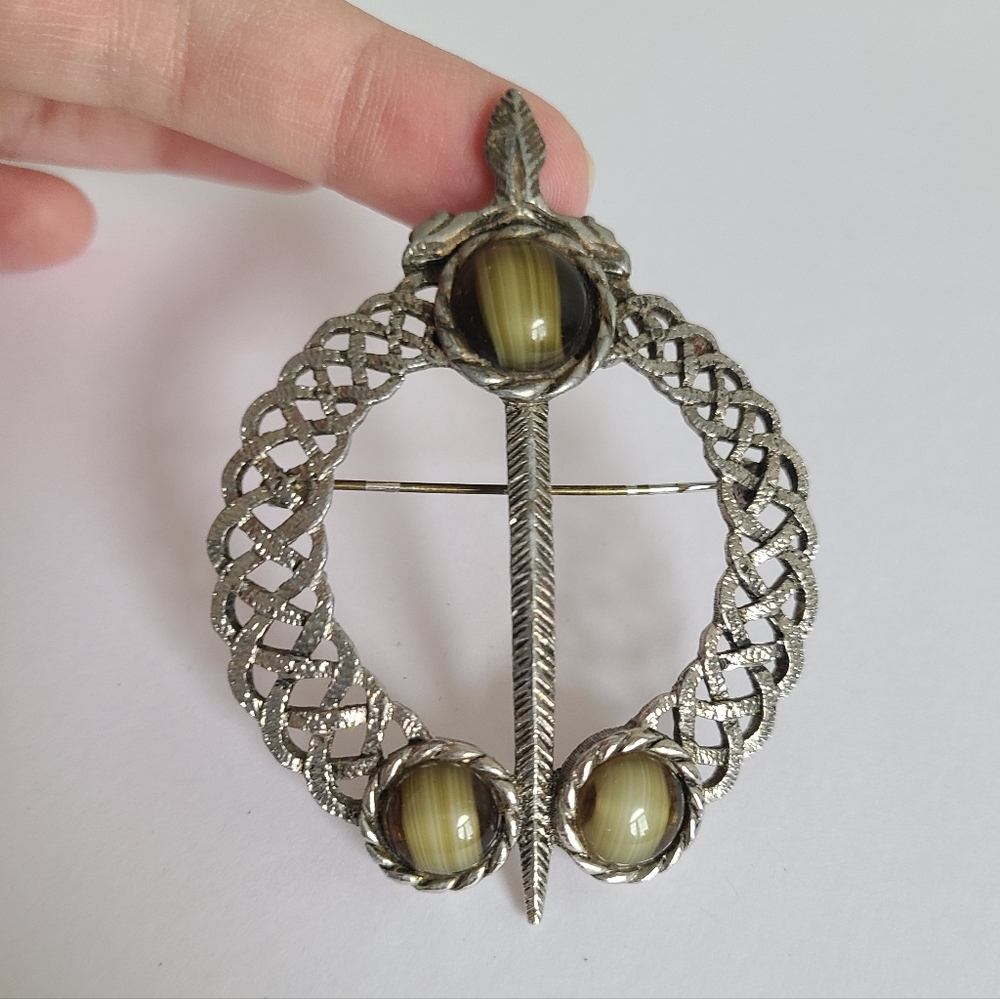 Vintage Scottish Silver Connemara Green Marble Celtic Knot Boho Tara Brooch Pin
